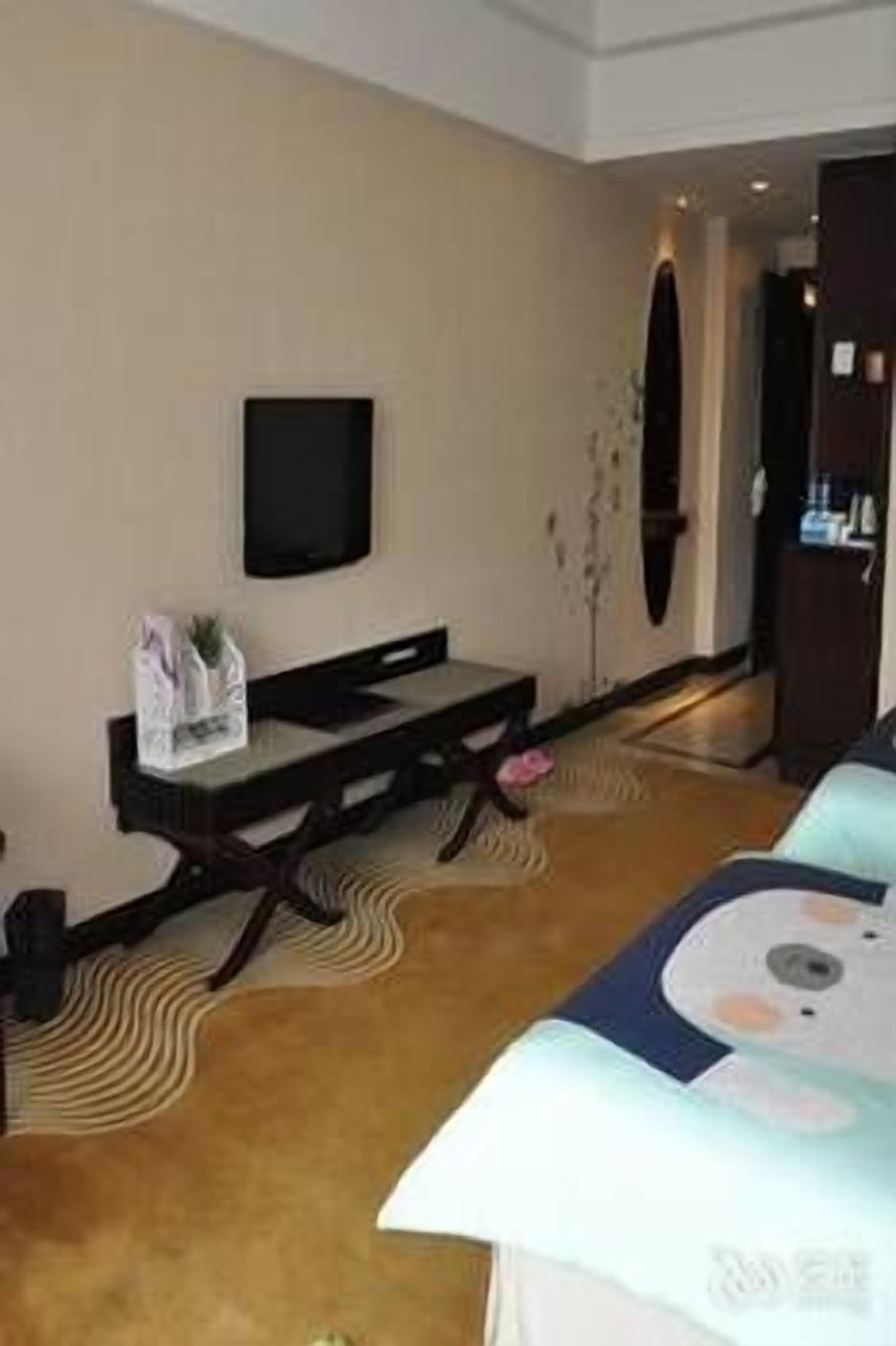 Frigobar, cofres nos quartos, ferros/tábuas de passar roupa