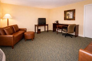 Suite | Living area | 32-inch LCD TV with cable channels, TV