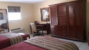 Skrivebord, gratis Wi-Fi, sengetøj