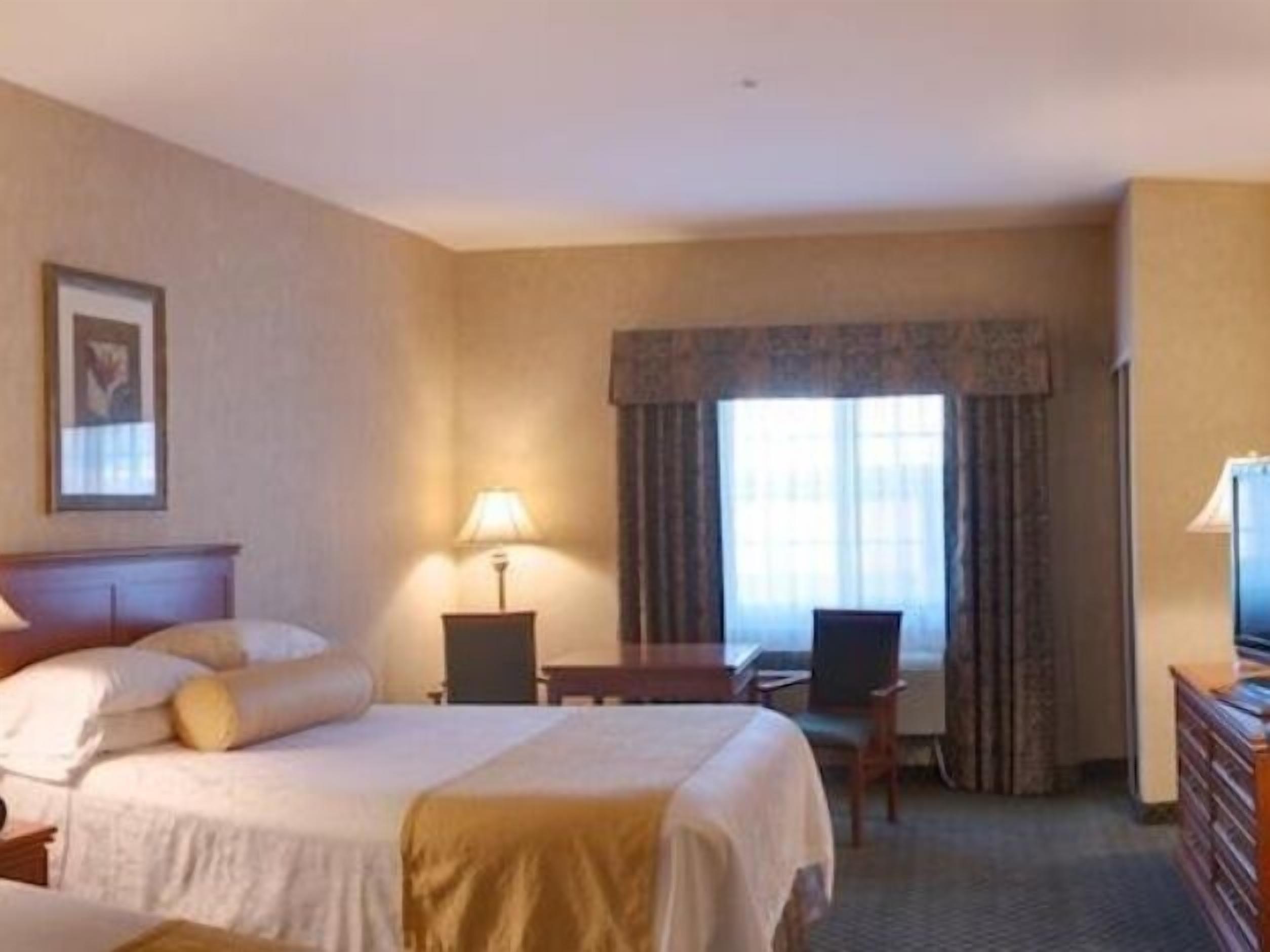 Surmatelas, bureau, fer et planche à repasser, Wi-Fi gratuit