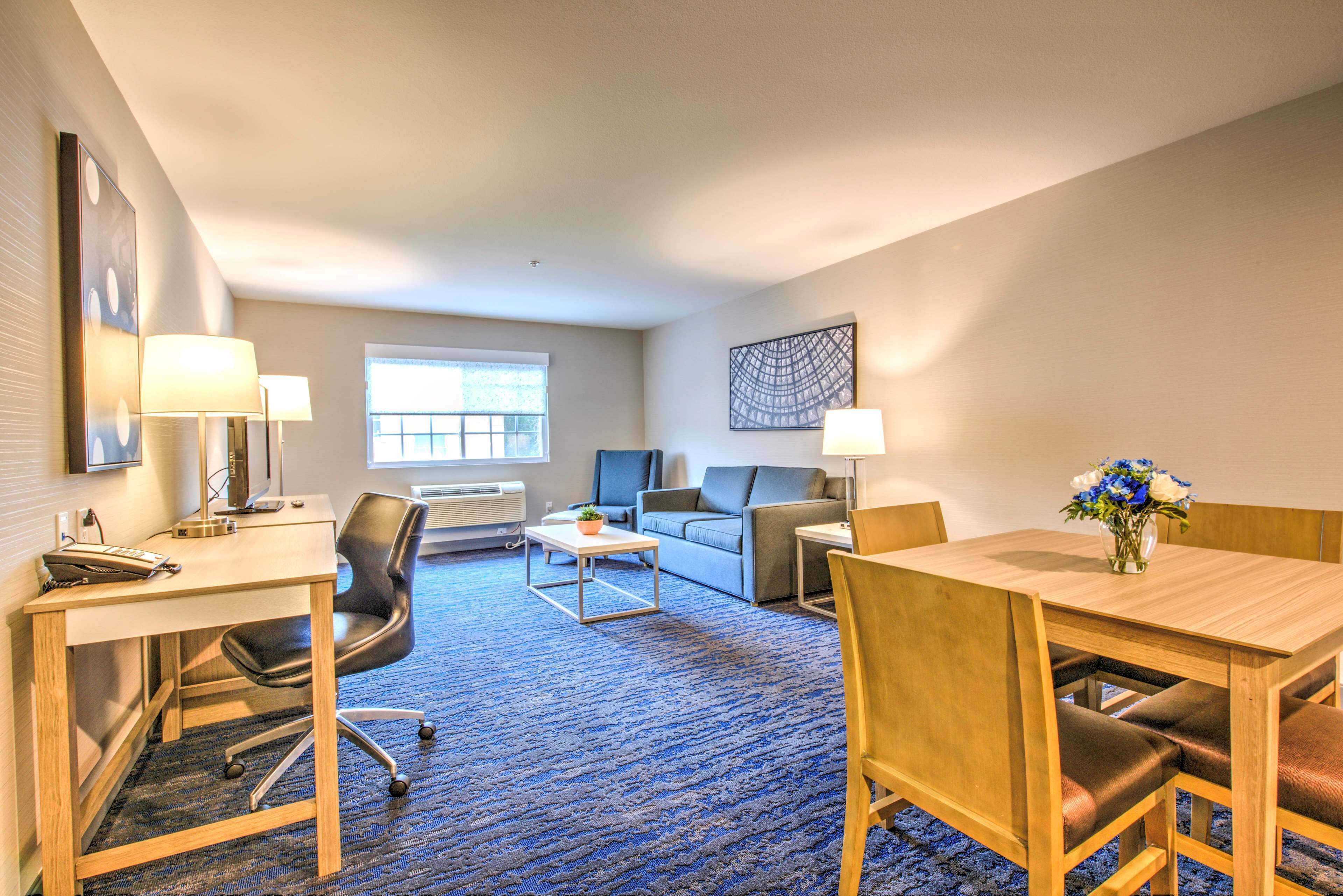 suite, multiple beds, non smoking, refrigerator & microwave (with sofabed) | pillow-top beds, desk, iron/ironing board, free wifi