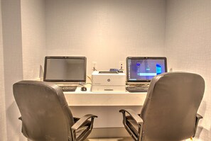 Business center - Best Western Plus Media Center Inn & Suites (Burbank)