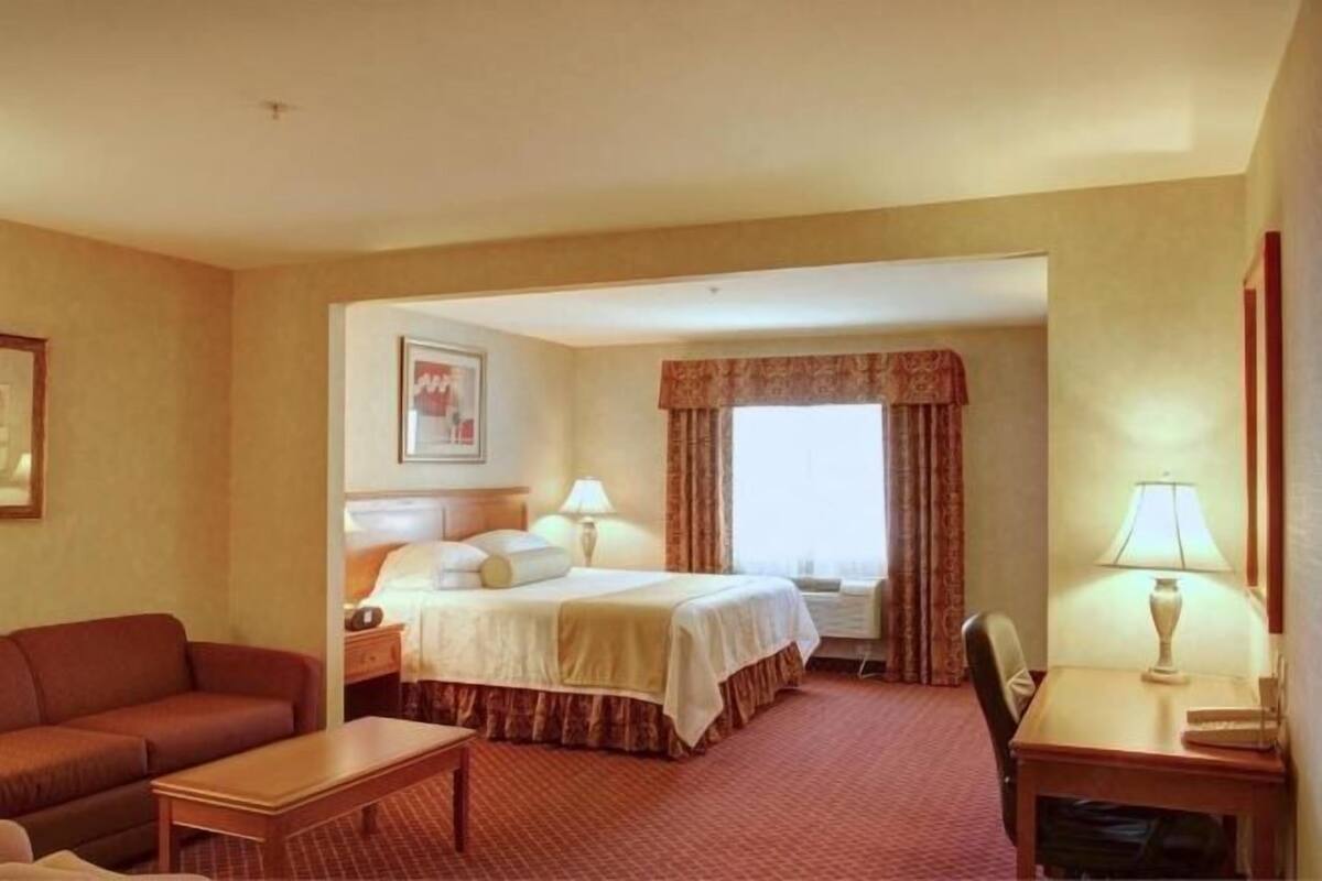 Pillow-top beds, desk, iron/ironing board, free WiFi