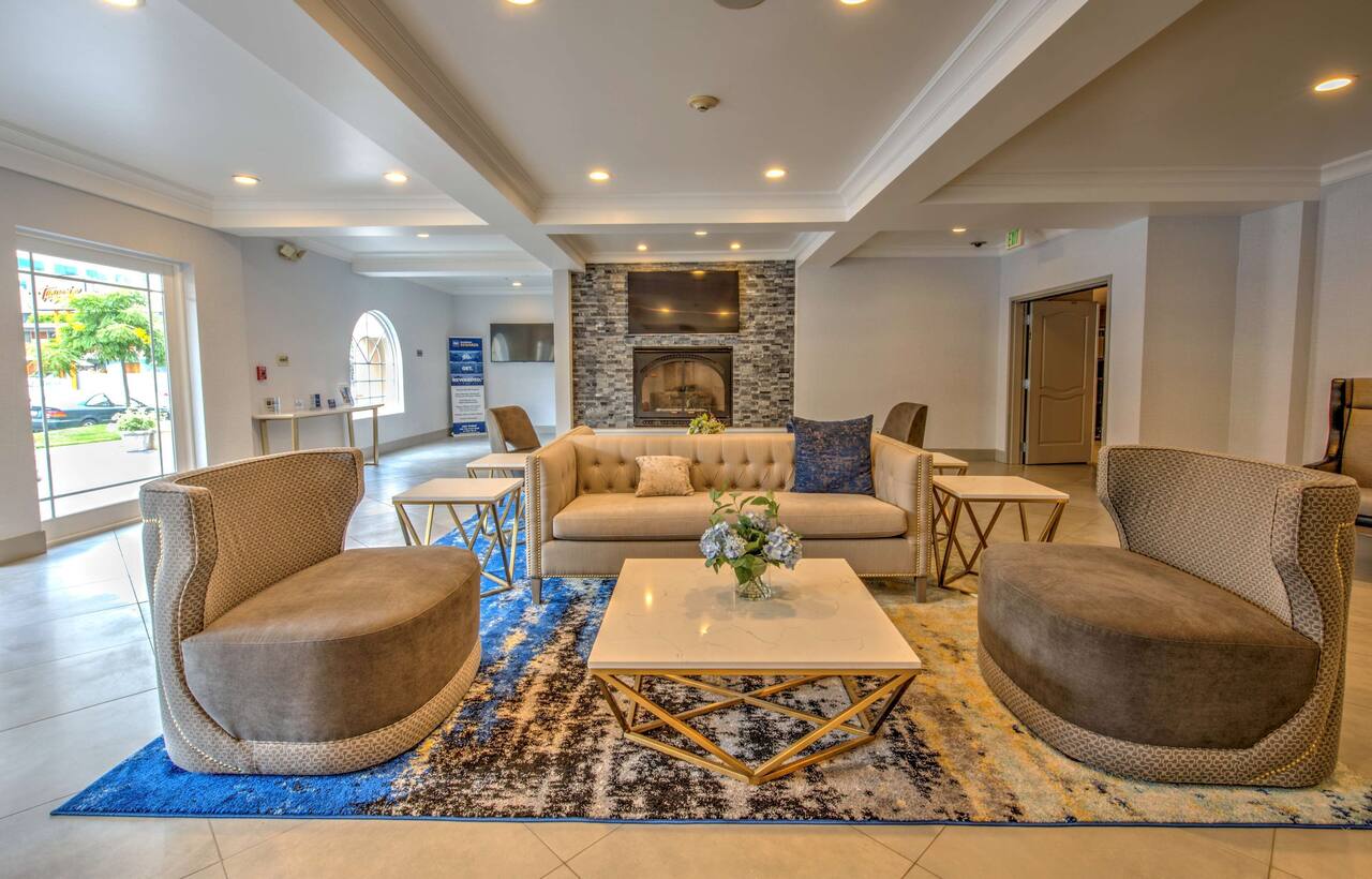 Best Western Plus Media Center Inn & Suites