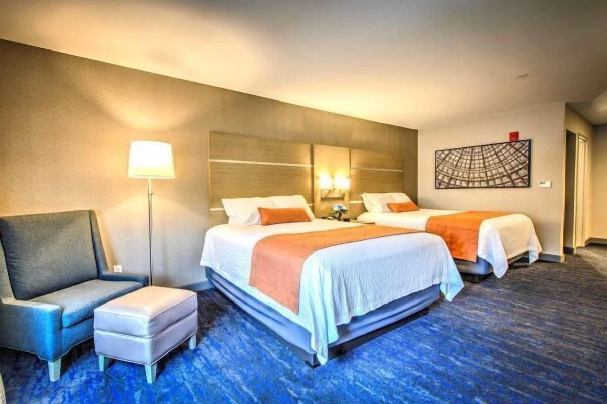 Pillow-top beds, desk, iron/ironing board, free WiFi