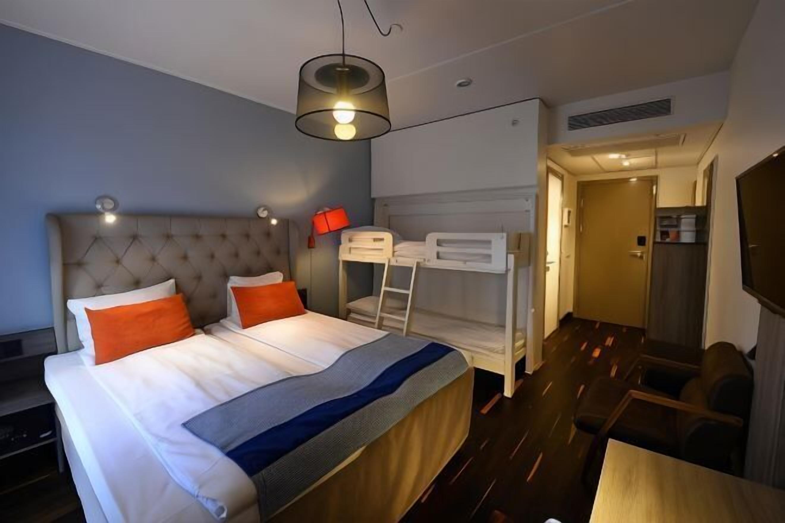 Surmatelas, coffres-forts dans les chambres, bureau