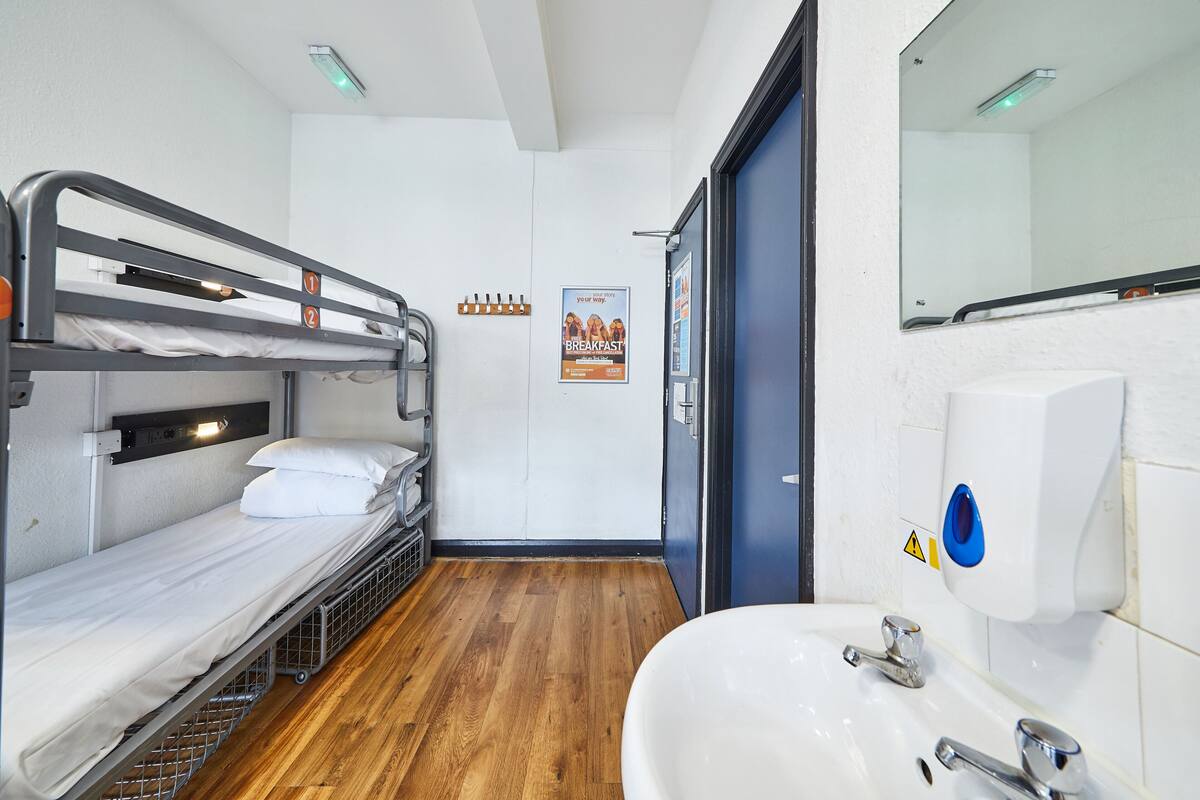 WiFi (free), bed sheets
