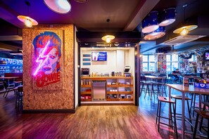 Daily buffet breakfast (GBP 5 per person)