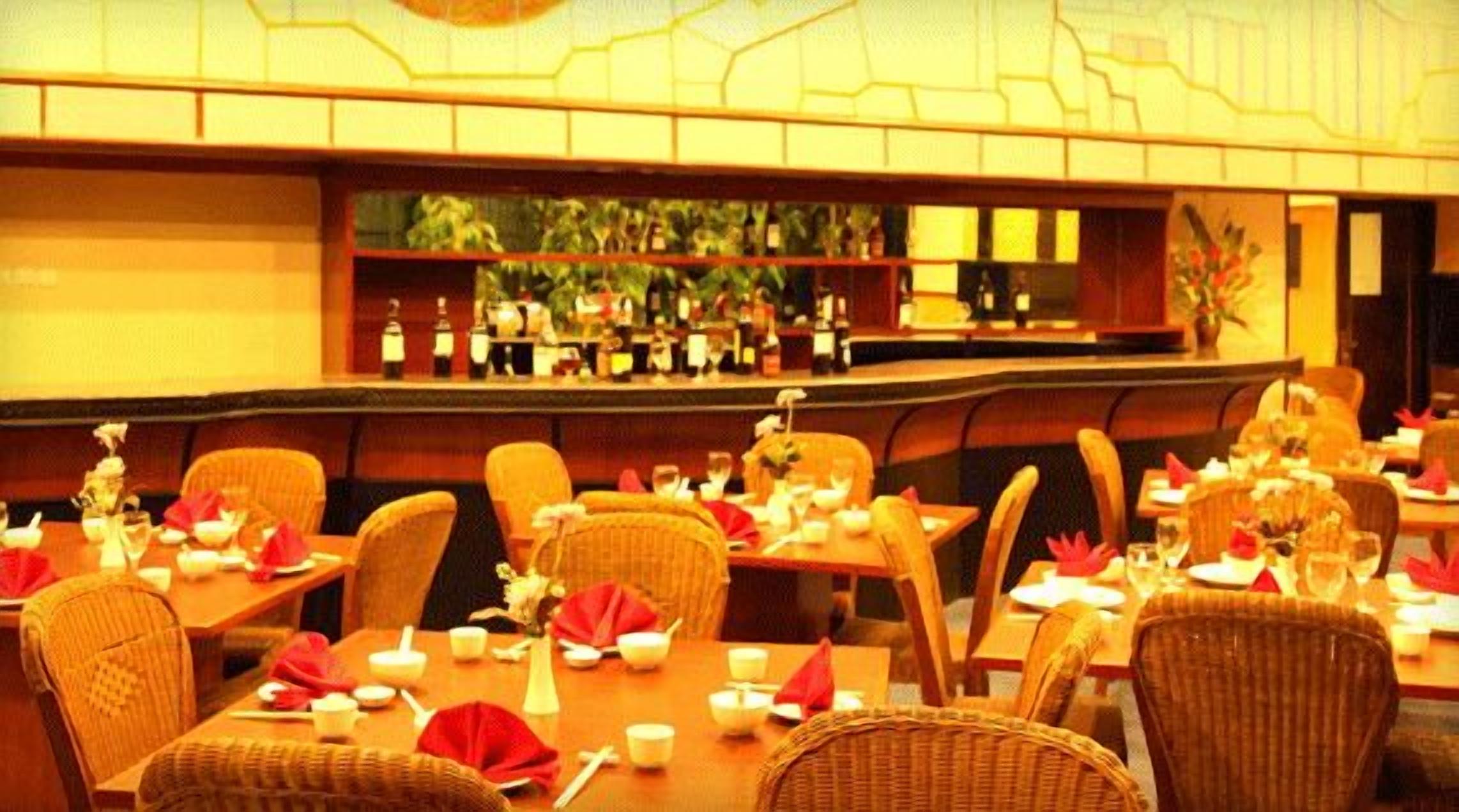 早餐，供應午餐和晚餐