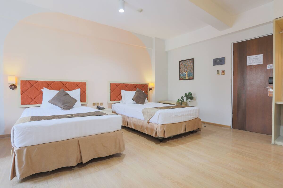 1 bedroom, minibar, desk, laptop workspace