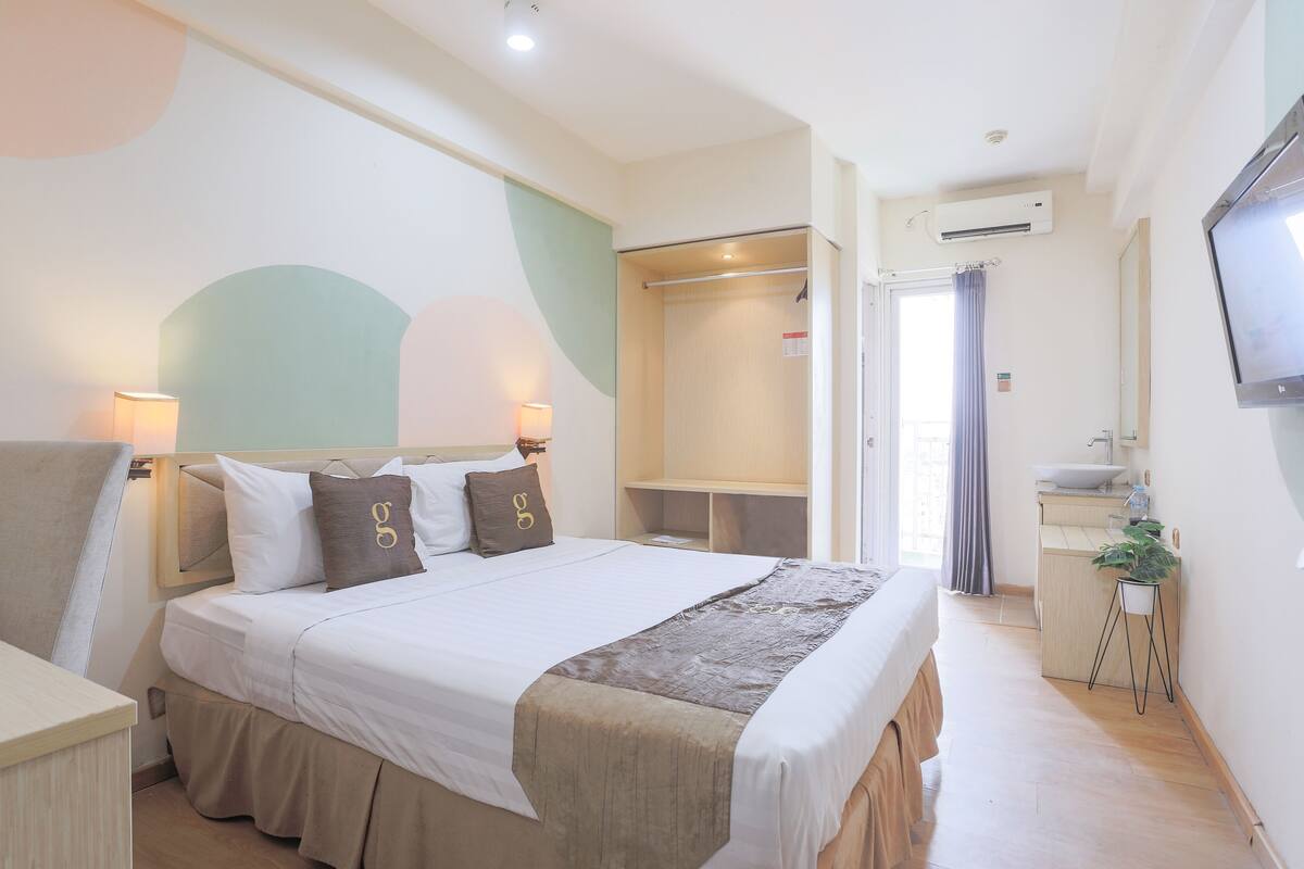 1 bedroom, minibar, desk, laptop workspace