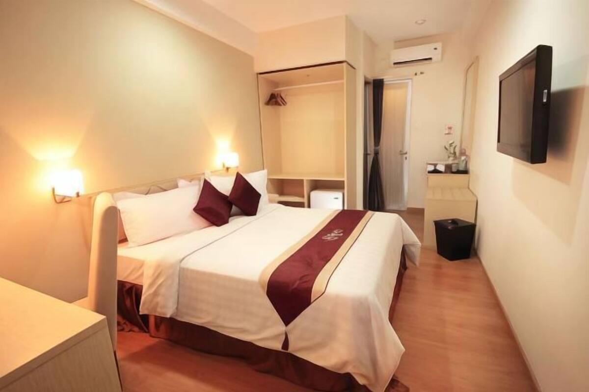 1 bedroom, minibar, desk, laptop workspace