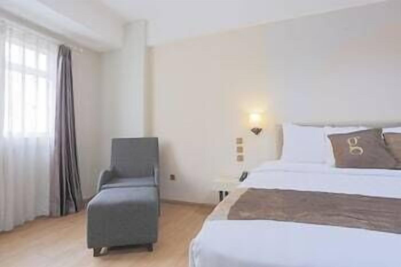 1 bedroom, minibar, desk, laptop workspace