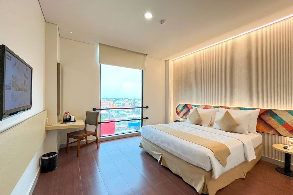 Premier Double Room, 1 King Bed | Desk, laptop workspace, soundproofing, iron/ironing board