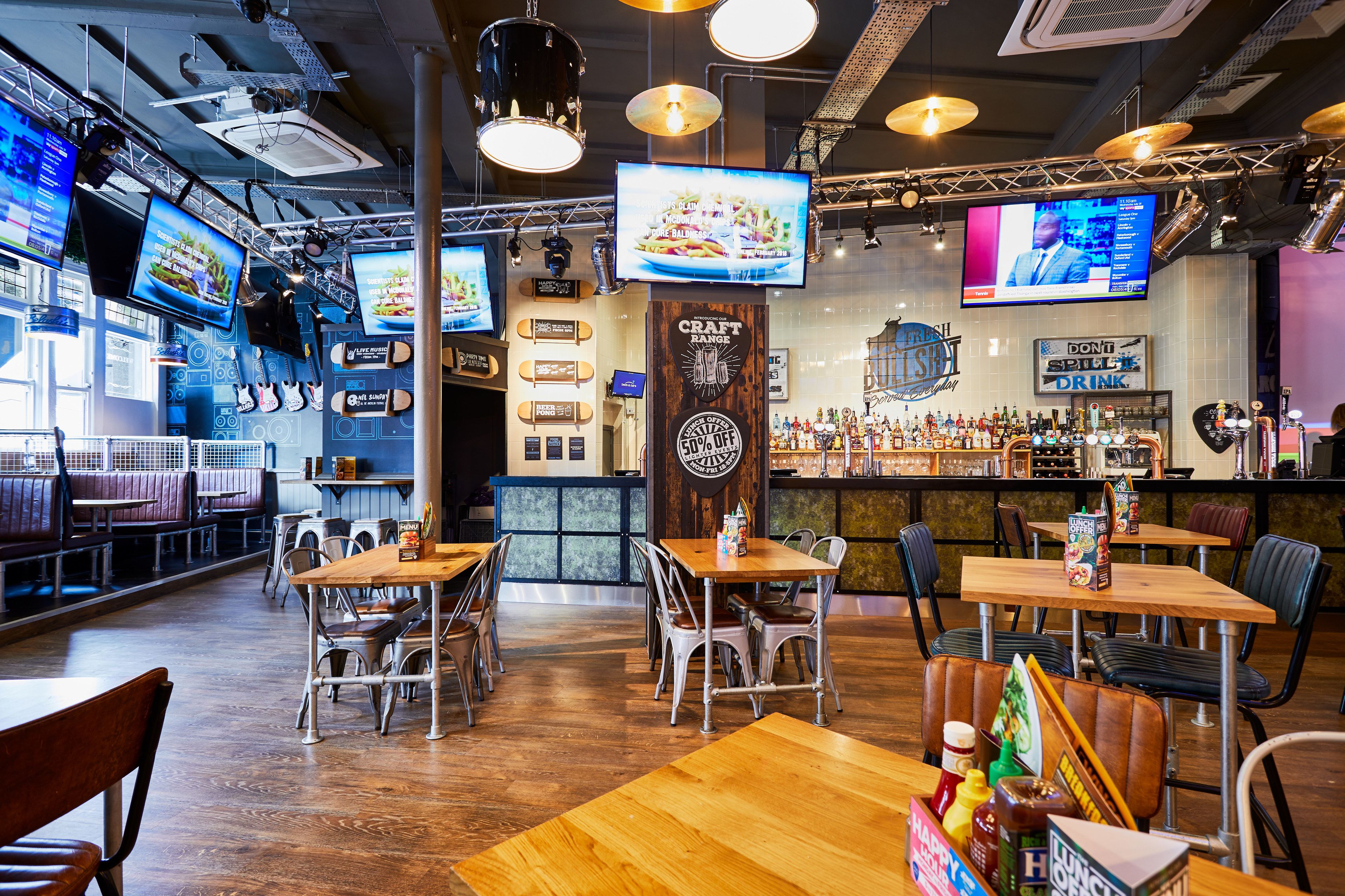 Con servicio de desayunos, comidas y cenas 