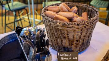 Café da manhã completo todos os dias (GBP 5 por pessoa)