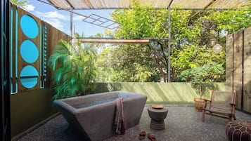 Signature Suite, 1 King Bed, Terrace | Terrace/patio