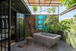 Signature-sviitti, 1 suuri parisänky, terassi | Terassi/patio