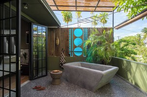 Signature Σουίτα, 1 King Κρεβάτι, Βεράντα | Βεράντα/αίθριο