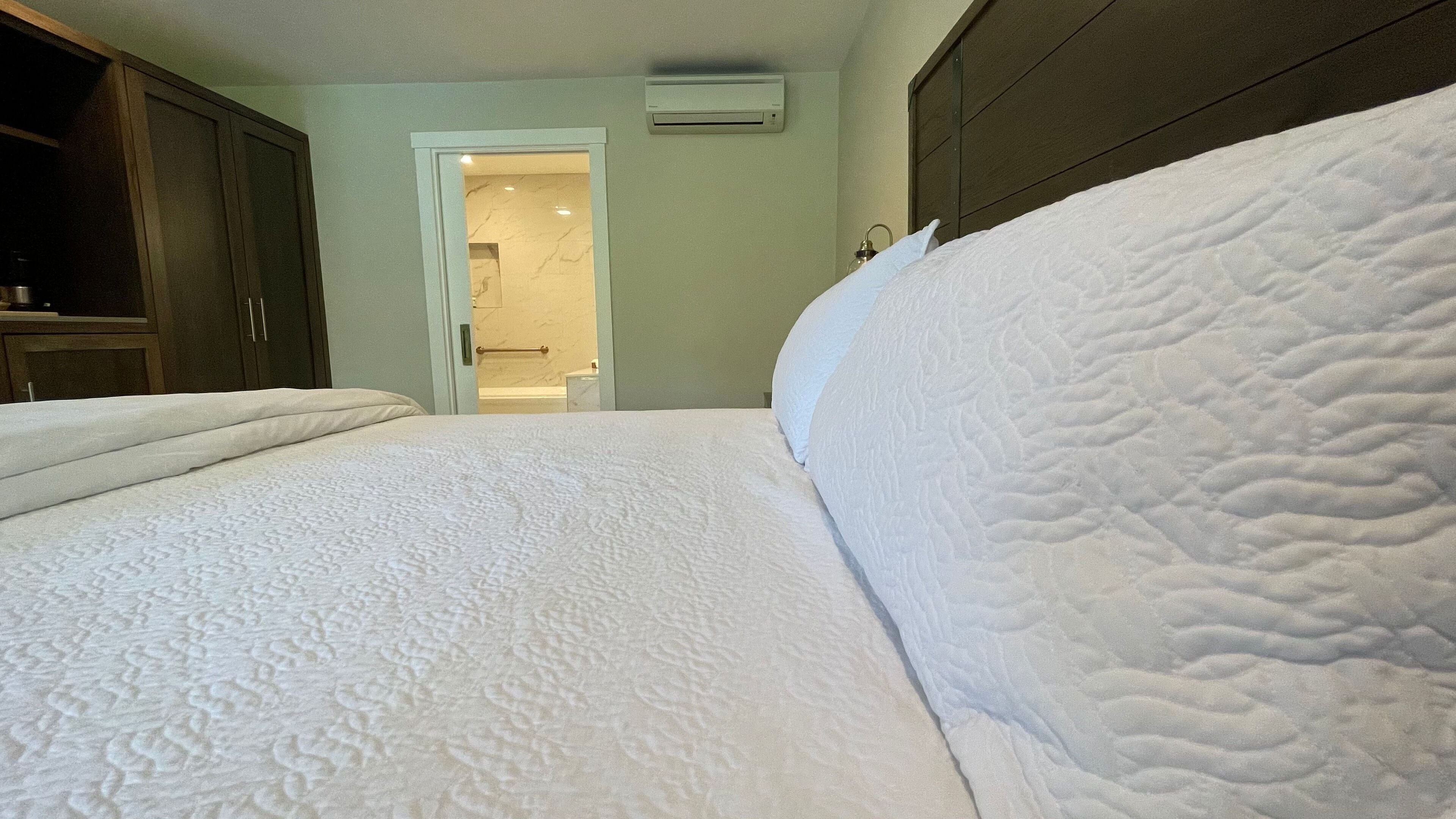 superior room | 1 bedroom, individually decorated, individually furnished, desk