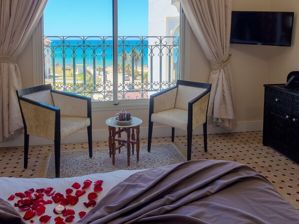 Exclusive Room, 1 King Bed | Premium bedding, minibar, blackout drapes, free WiFi