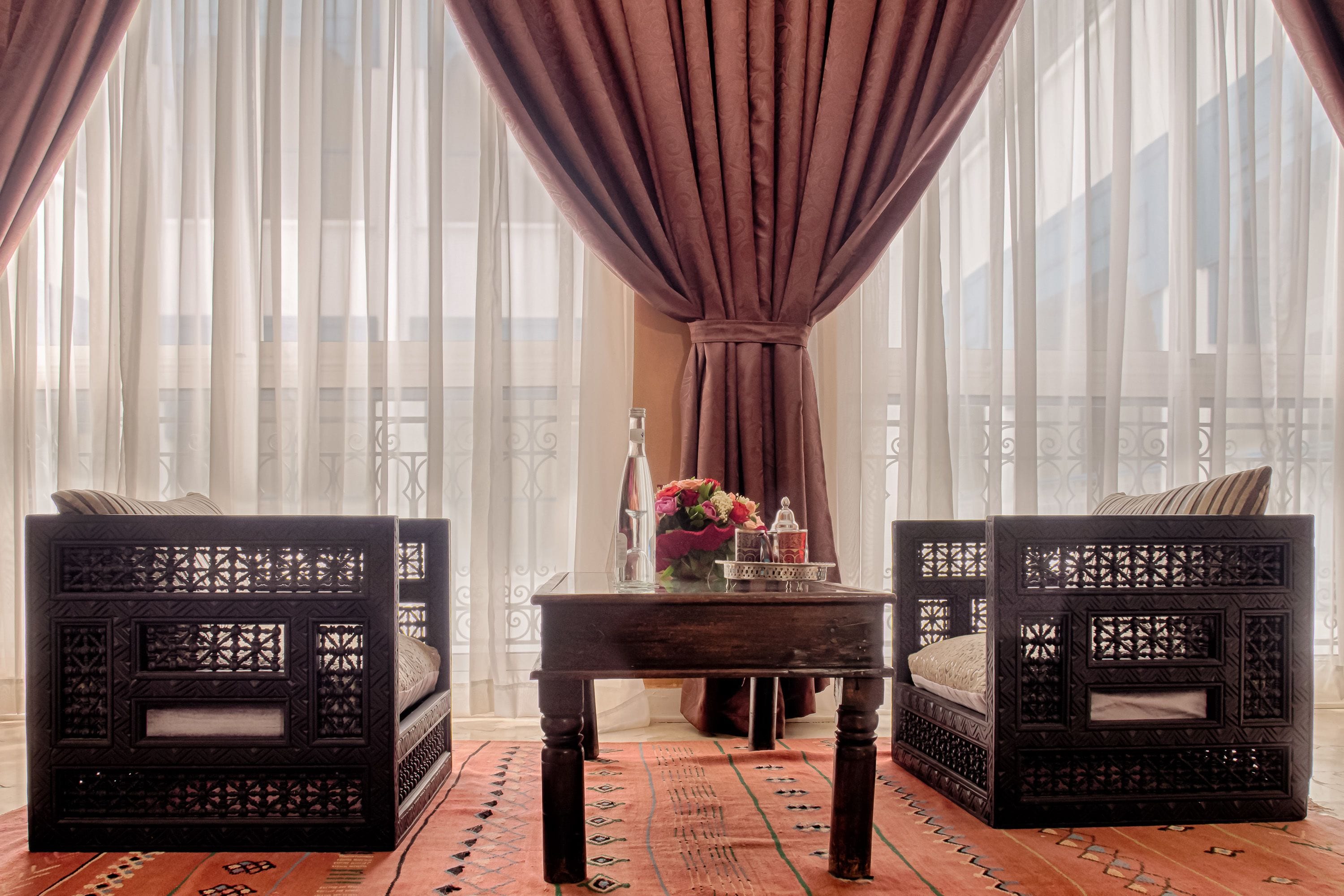 Junior suite (Patio View) | Woonruimte | Een televisie