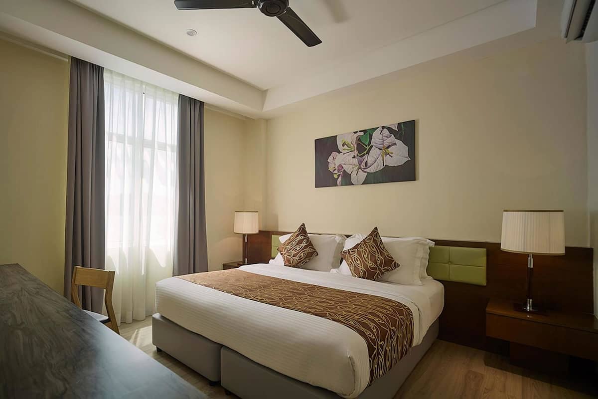 Minibar, in-room safe, desk, free WiFi