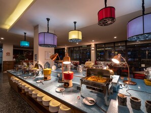 Daily buffet breakfast for a fee