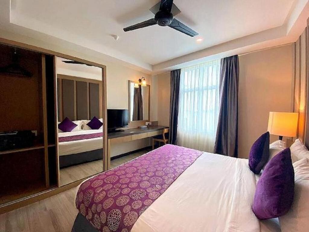 Minibar, safe på rommet, skrivebord og wi-fi (inkludert)