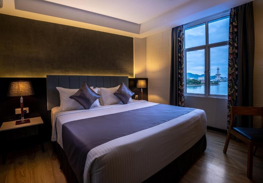 Minibar, safe på rommet, skrivebord og wi-fi (inkludert)