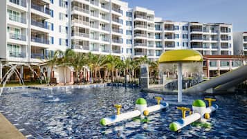 2 albercas al aire libre