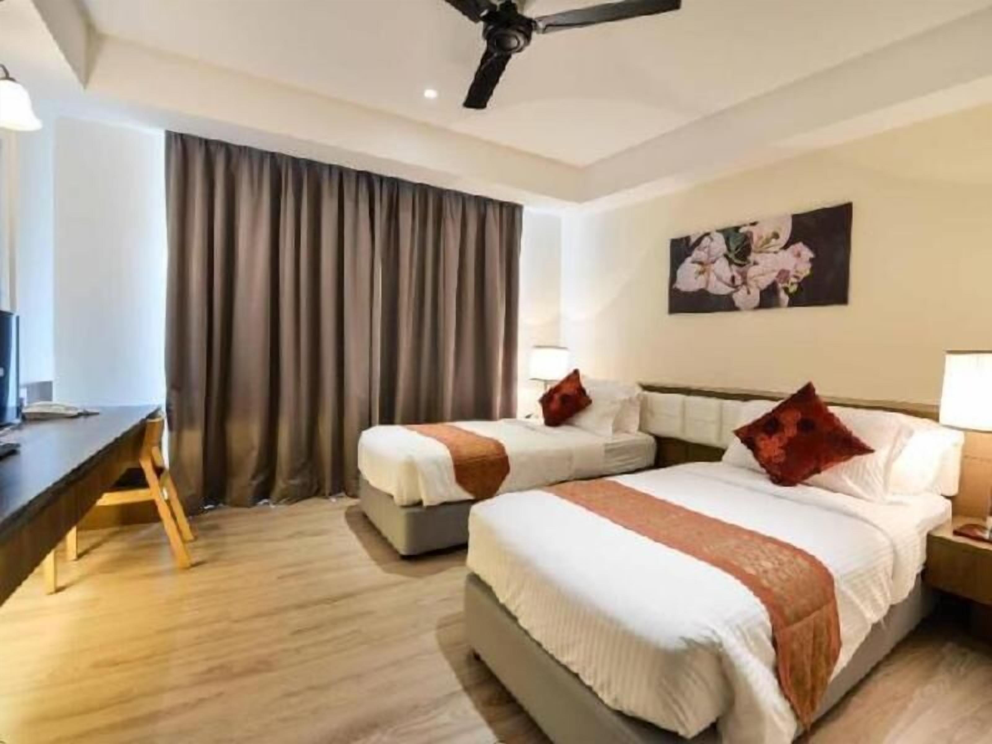 Minibar, safe på rommet, skrivebord og wi-fi (inkludert)