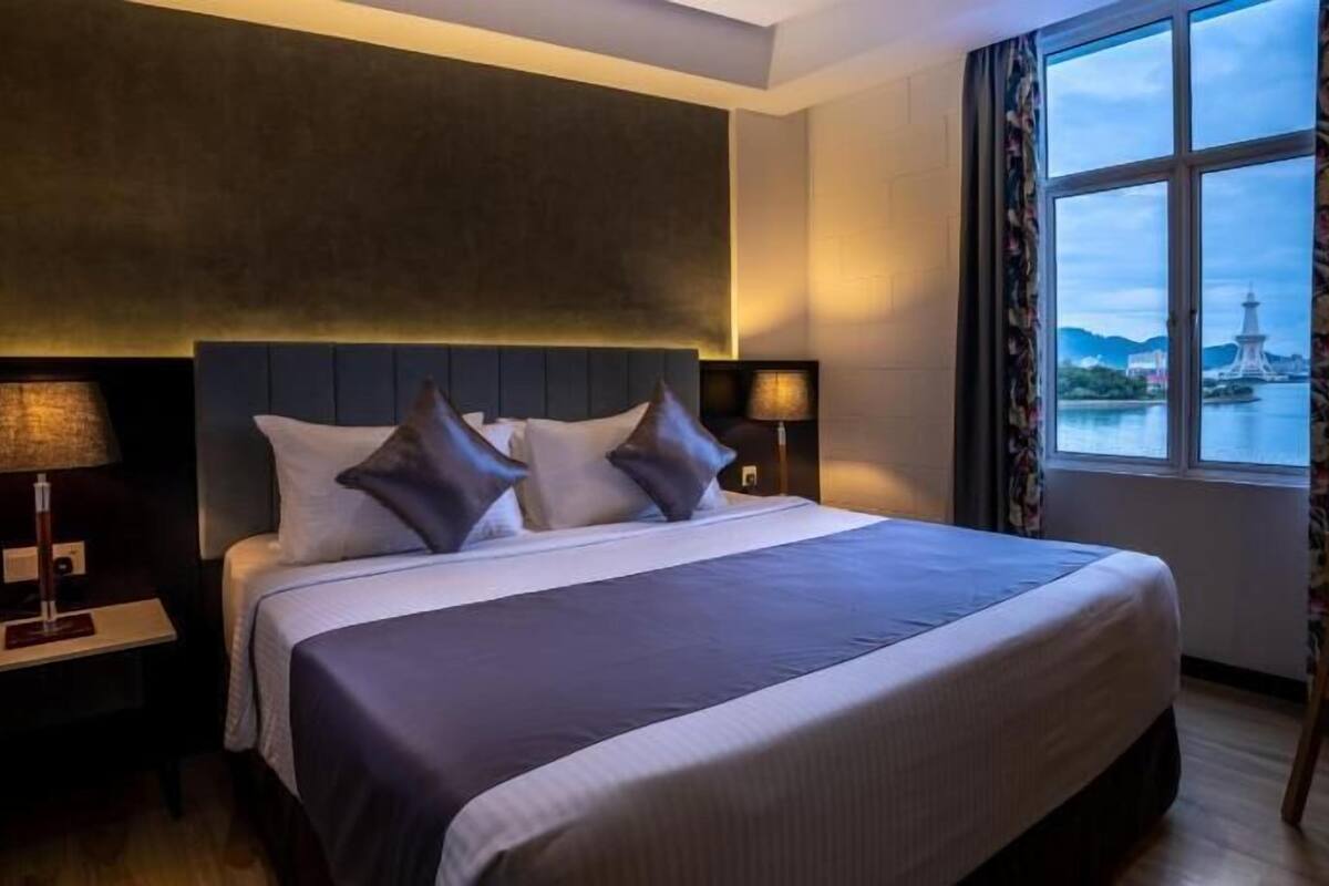 Minibar, safe på rommet, skrivebord og wi-fi (inkludert)