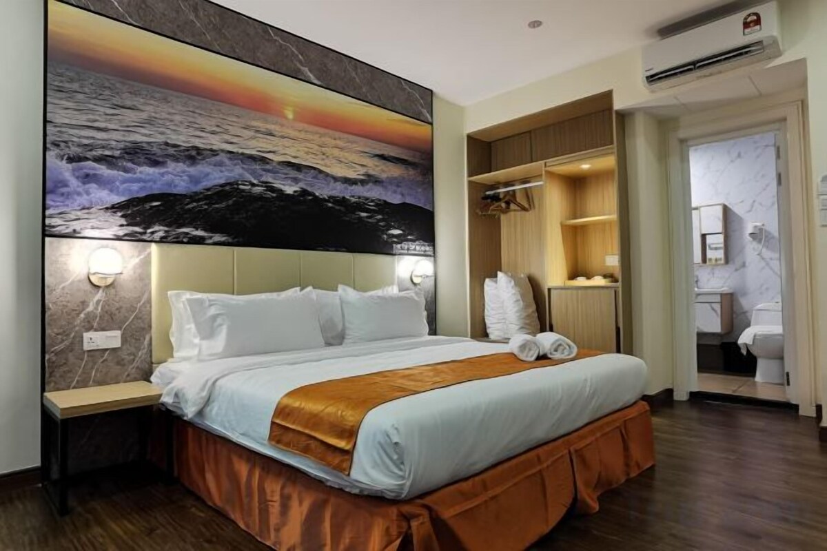 Premium bedding, minibar, in-room safe, desk