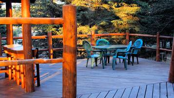 Perhetalo, 1 makuuhuone, näköala puutarhaan, puutarha-alue | Terassi/patio