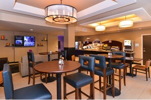Free daily buffet breakfast  - Holiday Inn Express & Suites Indio - Coachella Valley by IHG (Indio)