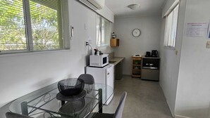 Suite – comfort | Blendingsgardiner, strykejern/-brett, wi-fi (inkludert) og sengetøy