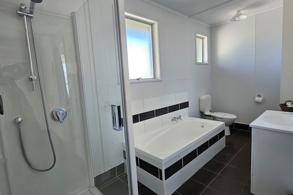 Family Unit No. 2 | Bathroom | Free toiletries, hair dryer, towels, soap