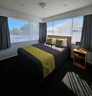Two-bedroom unit – 2 Kings | Blackout curtains, iron/ironing board, free WiFi, bed sheets - Scenicland Motels (Greymouth)