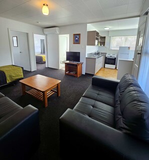 アパートメント 2 ベッドルーム | 遮光カーテン、アイロン / アイロン台、WiFi (無料)、ベッドシーツ