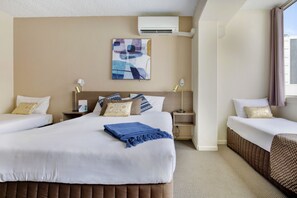 家庭房 | 办公桌、遮光窗帘、熨斗/熨衣板、免费 WiFi
