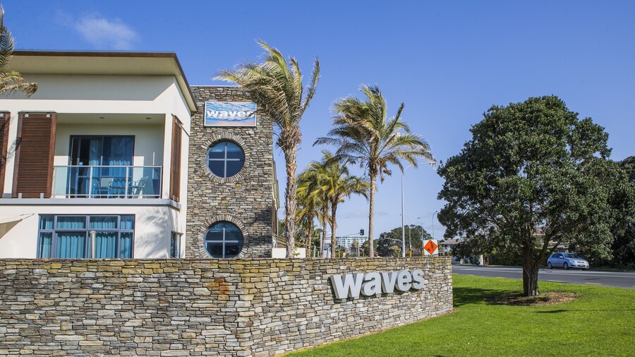 Waves Motel