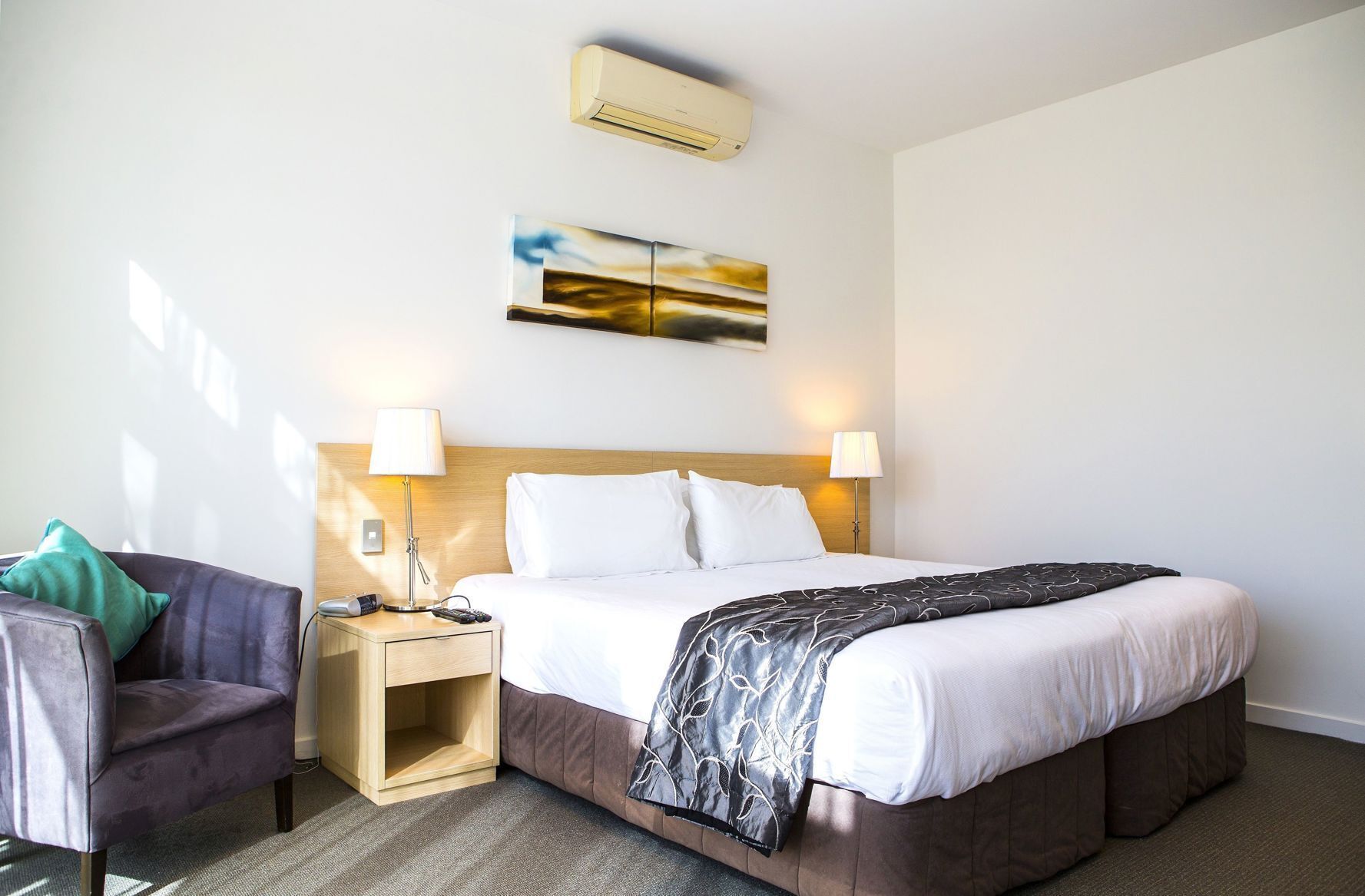 Desk, soundproofing, iron/ironing board, free WiFi