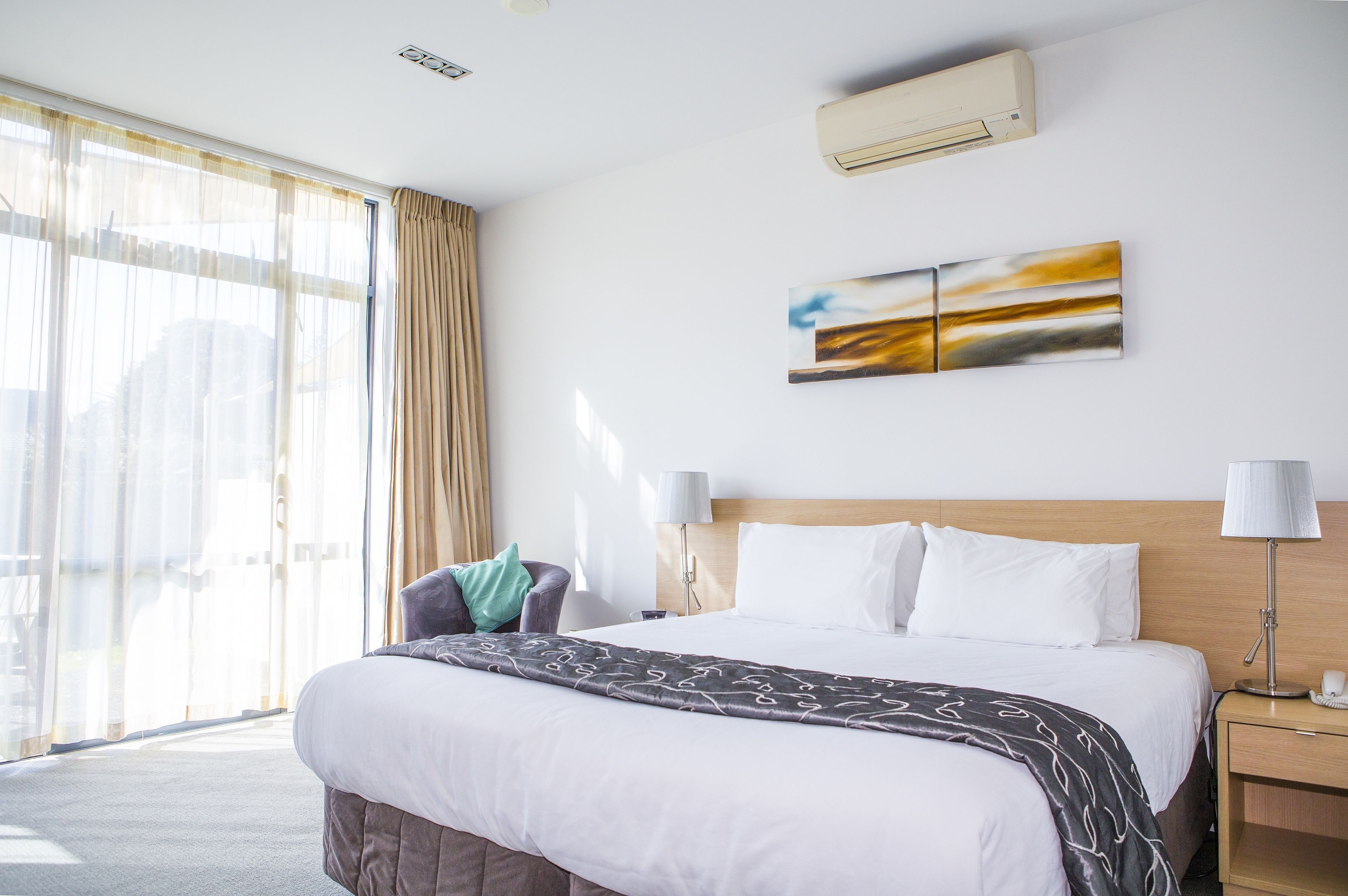 Desk, soundproofing, iron/ironing board, free WiFi