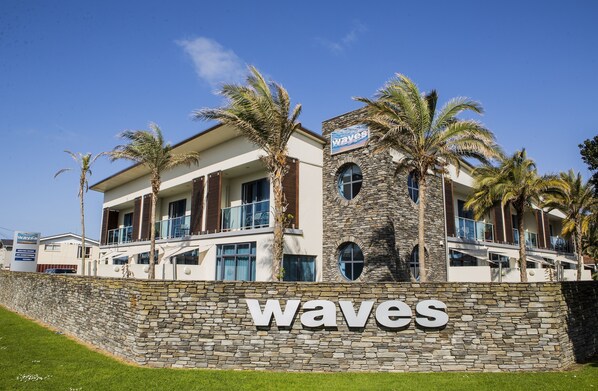 Exterior - Waves Motel (Orewa)