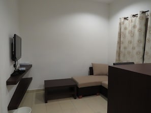 Quarto conforto | Frigobar, cofres nos quartos, escrivaninha