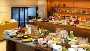 A buffet with various food items and a bar area with beverages. - Sakura Terrace (Kyoto)