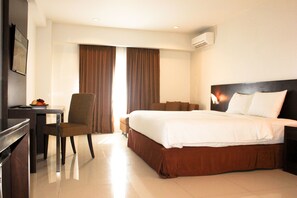 Junior Suite | Minibar, desk, free WiFi, bed sheets - Grand Asia Hotel (Makassar)