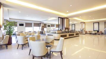 Daily buffet breakfast for a fee