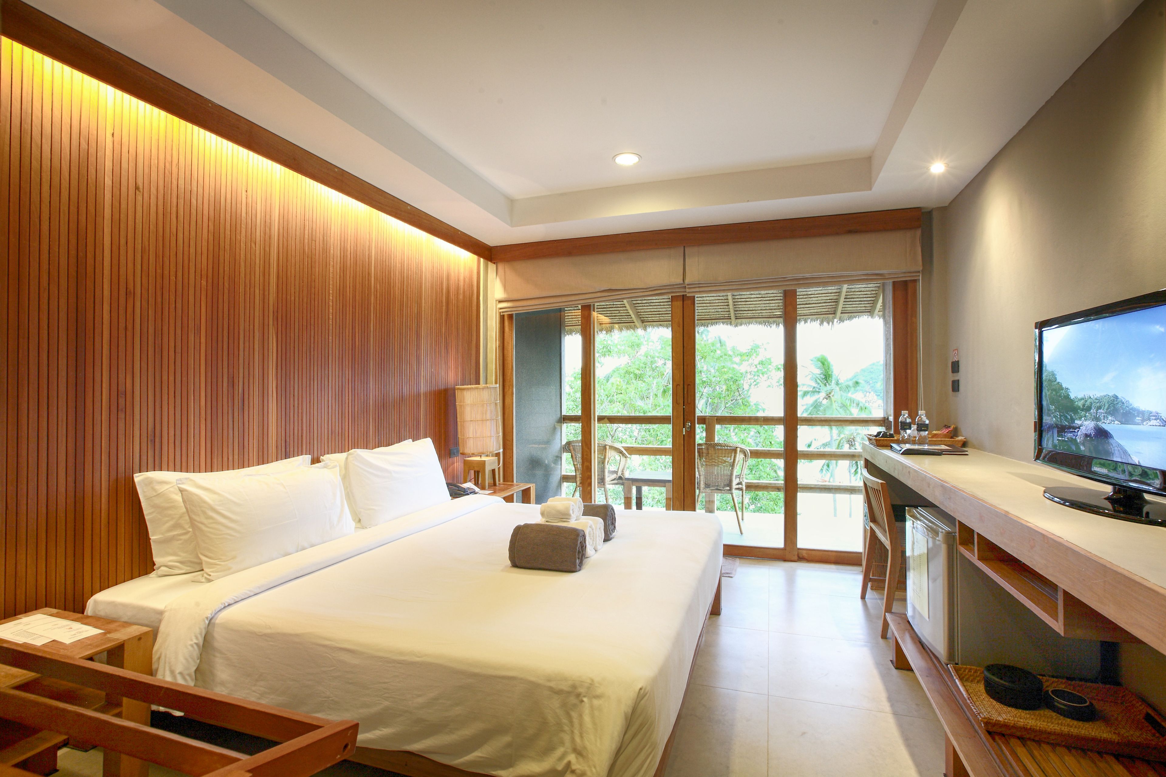 sea balcony | 2 bedrooms, minibar, in-room safe, desk